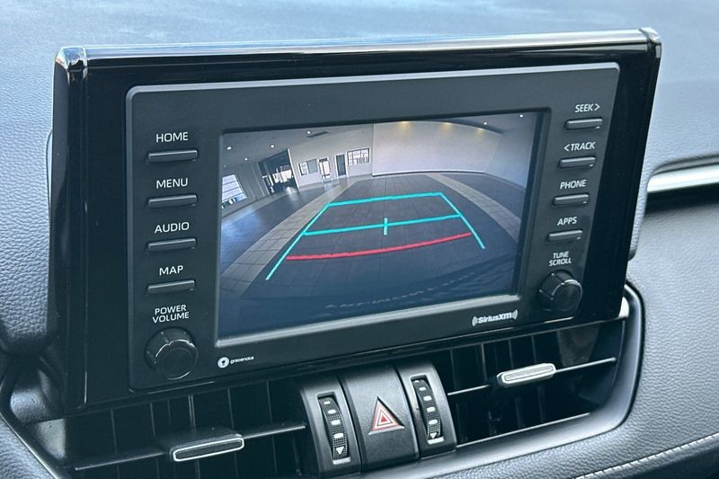 Toyota RAV4 Vehicle Full-screen Gallery Image 19