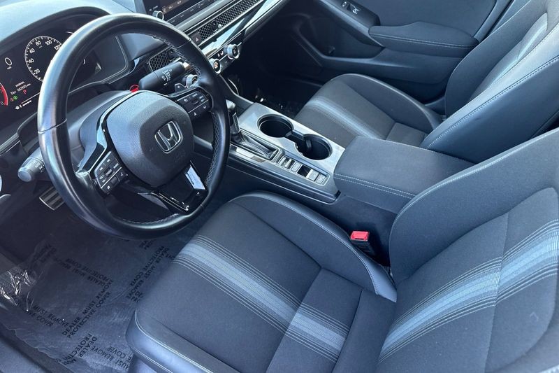 Honda Civic Sedan Vehicle Full-screen Gallery Image 10