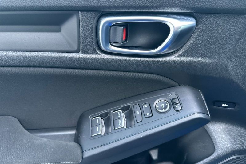 Honda Civic Sedan Vehicle Full-screen Gallery Image 11