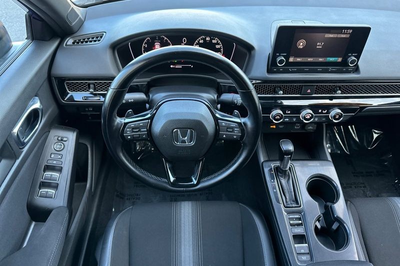 Honda Civic Sedan Vehicle Full-screen Gallery Image 14