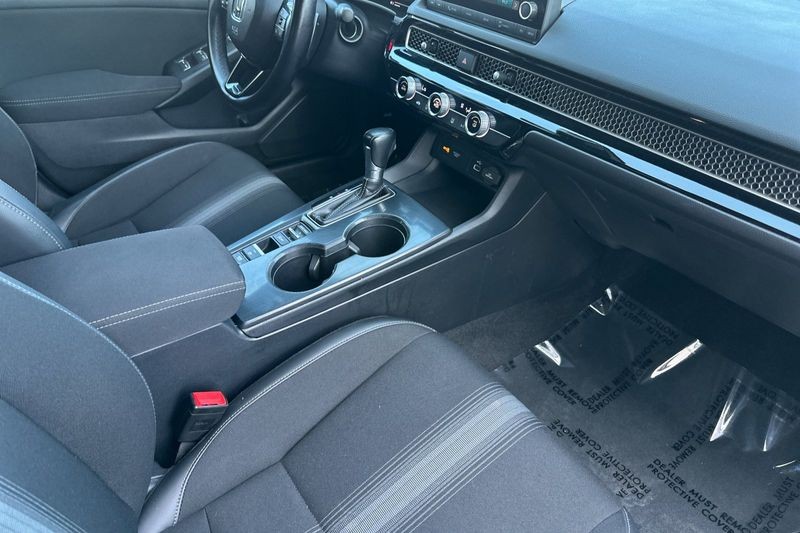 Honda Civic Sedan Vehicle Full-screen Gallery Image 15