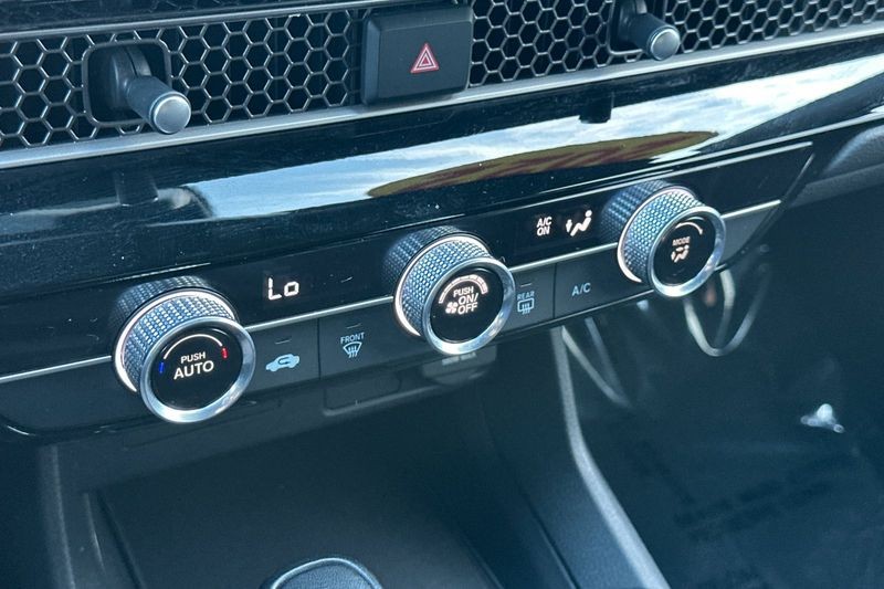 Honda Civic Sedan Vehicle Full-screen Gallery Image 19
