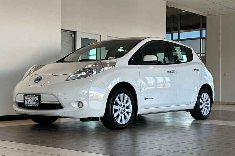 Nissan LEAF Vehicle Full-screen Gallery Image 08