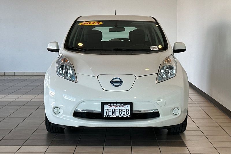 Nissan LEAF Vehicle Full-screen Gallery Image 09