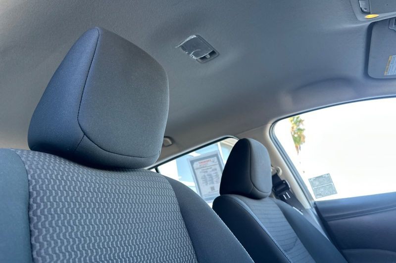 Nissan LEAF Vehicle Full-screen Gallery Image 17