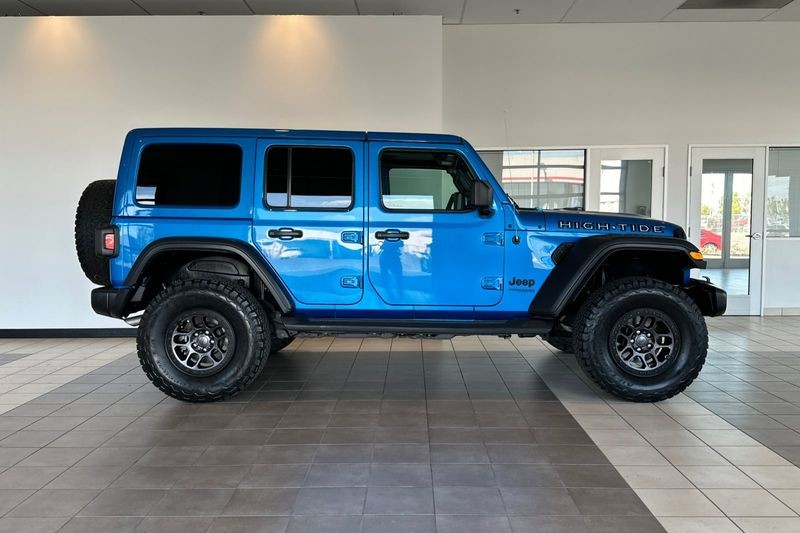 Jeep Wrangler Vehicle Full-screen Gallery Image 03