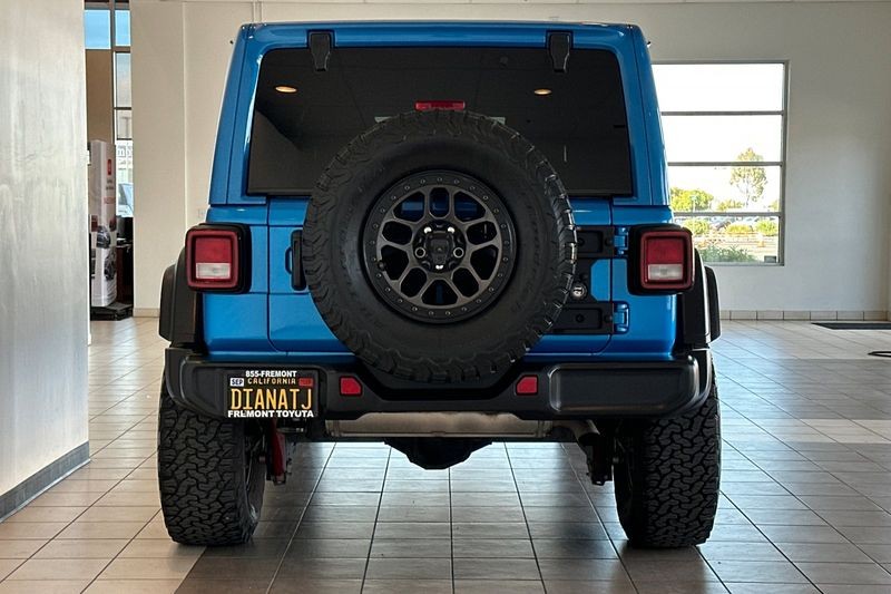 Jeep Wrangler Vehicle Full-screen Gallery Image 05