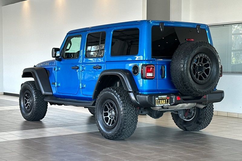 Jeep Wrangler Vehicle Full-screen Gallery Image 06
