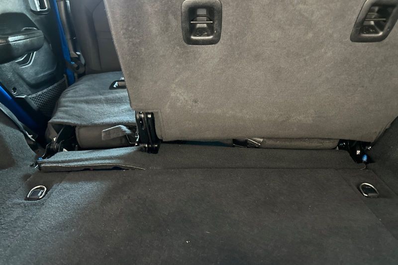 Jeep Wrangler Vehicle Full-screen Gallery Image 15