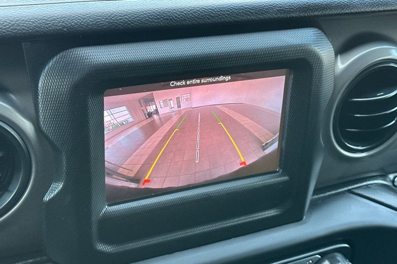 Jeep Wrangler Vehicle Full-screen Gallery Image 19