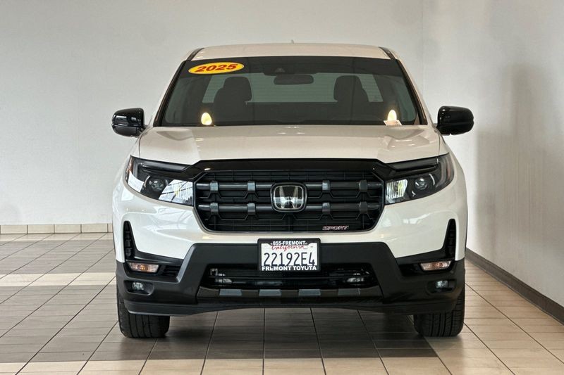 Honda Ridgeline Vehicle Full-screen Gallery Image 09