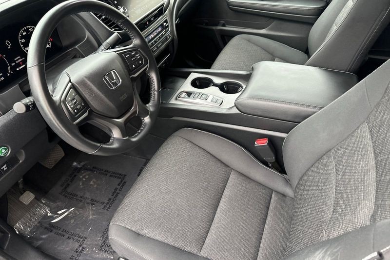 Honda Ridgeline Vehicle Full-screen Gallery Image 10