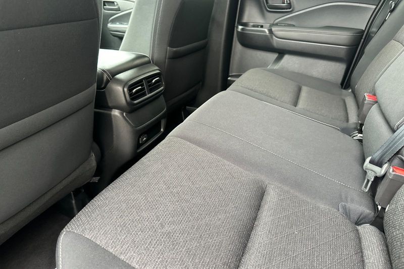 Honda Ridgeline Vehicle Full-screen Gallery Image 12