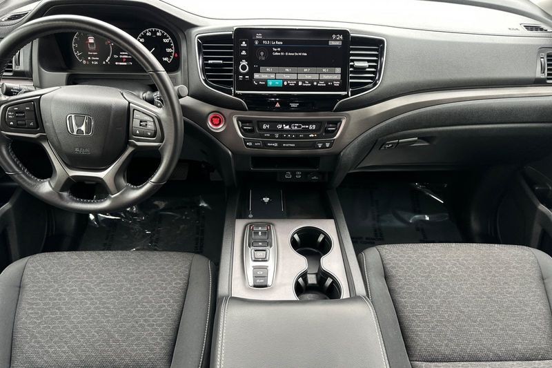 Honda Ridgeline Vehicle Full-screen Gallery Image 13