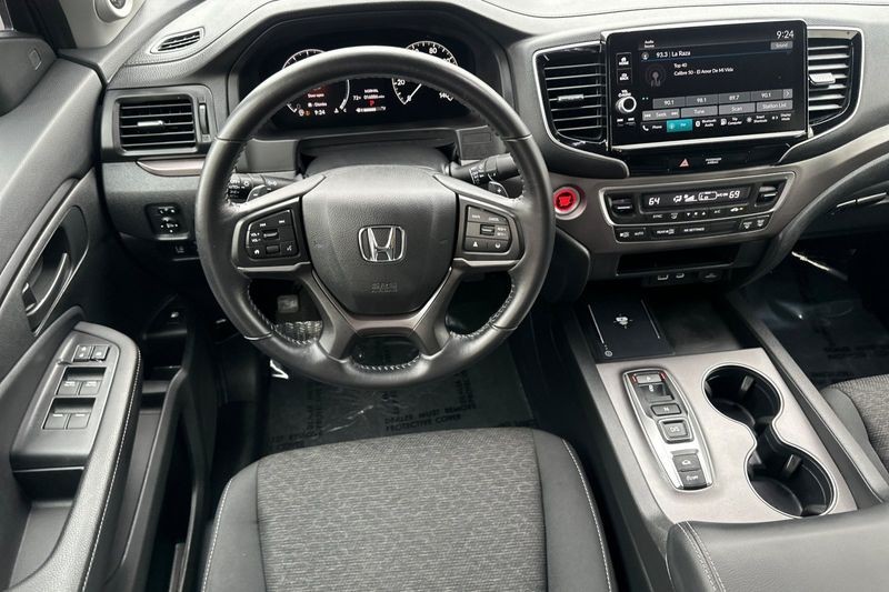 Honda Ridgeline Vehicle Full-screen Gallery Image 14