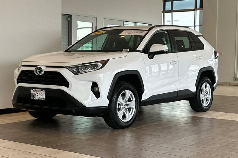 Toyota RAV4 Vehicle Full-screen Gallery Image 08