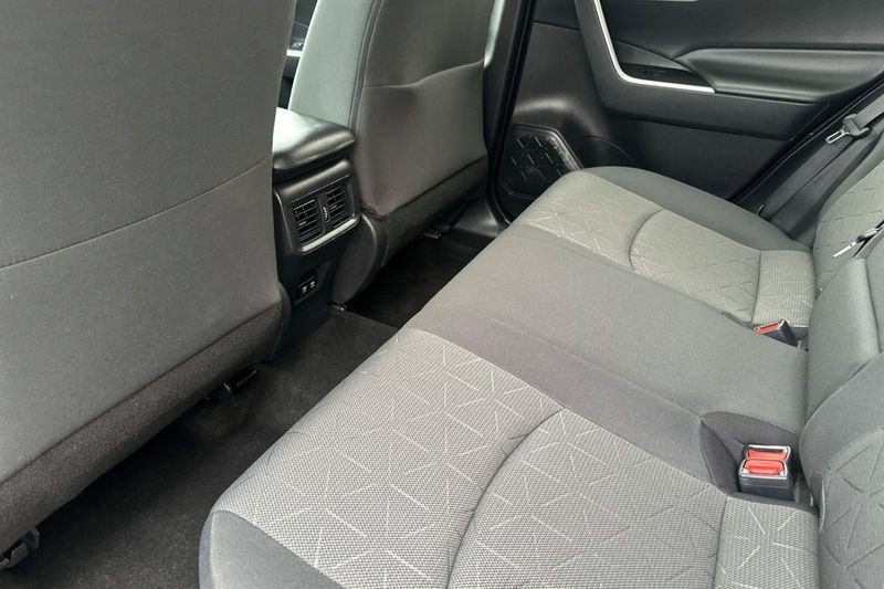 Toyota RAV4 Vehicle Full-screen Gallery Image 12