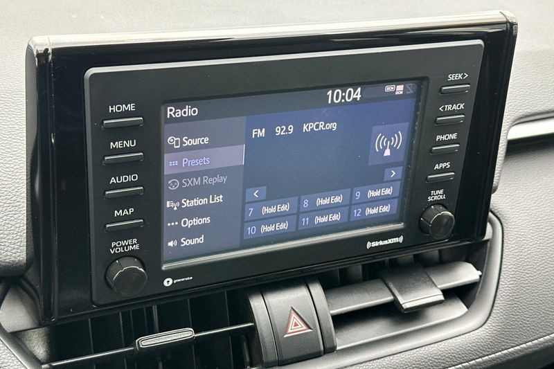 Toyota RAV4 Vehicle Full-screen Gallery Image 18