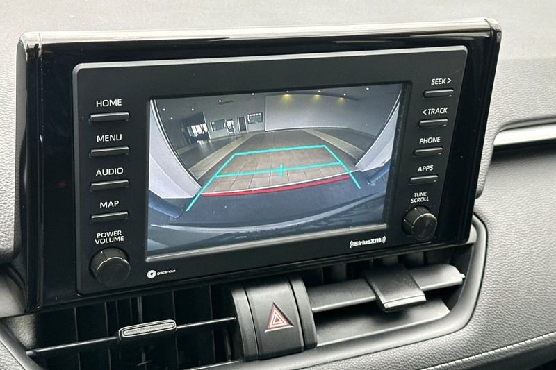 Toyota RAV4 Vehicle Full-screen Gallery Image 19