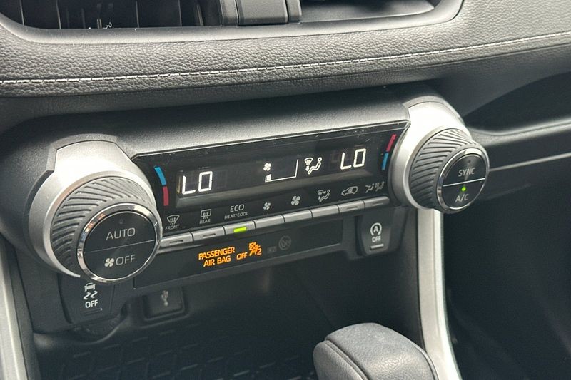 Toyota RAV4 Vehicle Full-screen Gallery Image 20