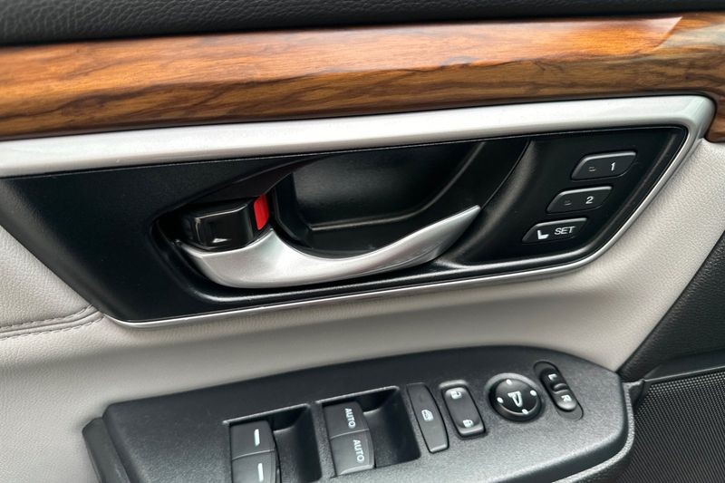 Honda CR-V Vehicle Full-screen Gallery Image 11