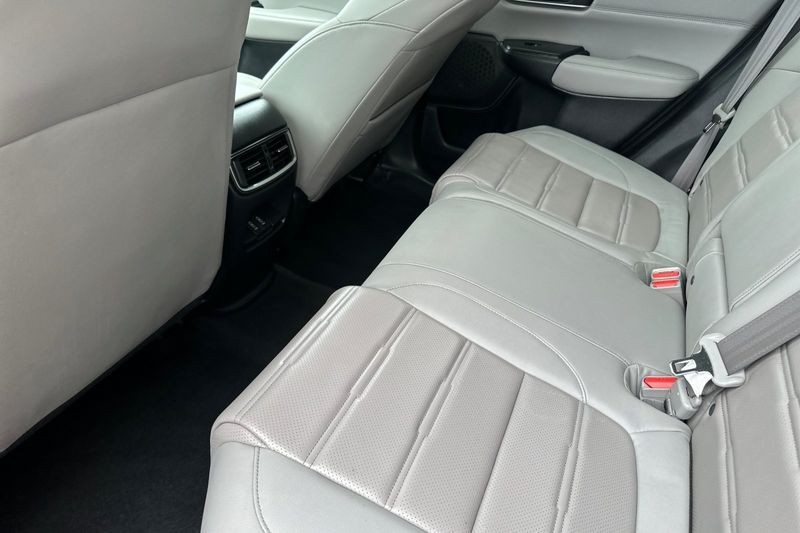 Honda CR-V Vehicle Full-screen Gallery Image 12