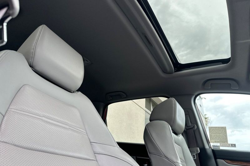 Honda CR-V Vehicle Full-screen Gallery Image 17