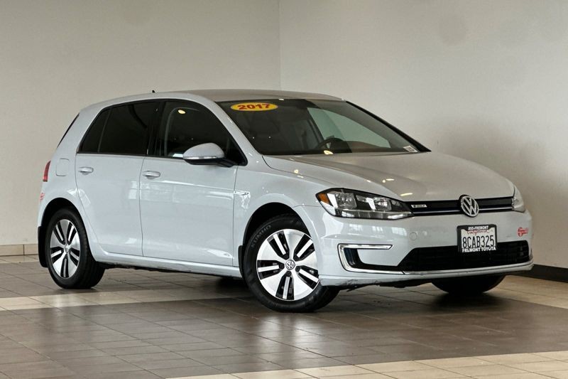 Volkswagen e-Golf Vehicle Full-screen Gallery Image 02