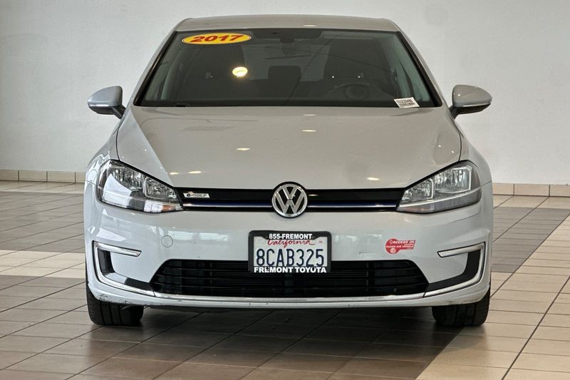 Volkswagen e-Golf Vehicle Full-screen Gallery Image 09