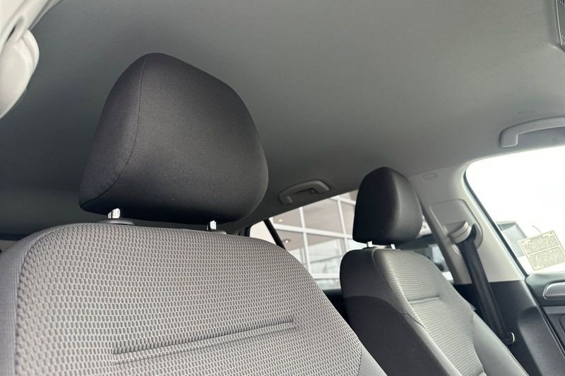 Volkswagen e-Golf Vehicle Full-screen Gallery Image 17