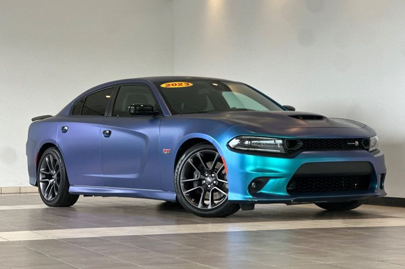 Dodge Charger Vehicle Full-screen Gallery Image 02