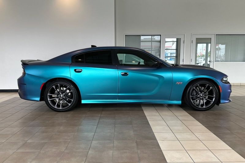 Dodge Charger Vehicle Full-screen Gallery Image 03