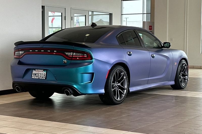 Dodge Charger Vehicle Full-screen Gallery Image 04