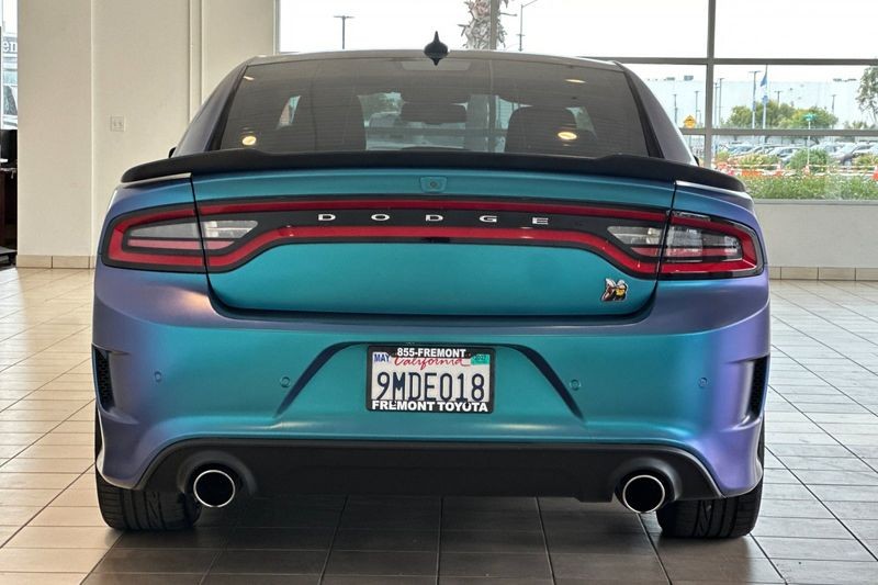 Dodge Charger Vehicle Full-screen Gallery Image 05