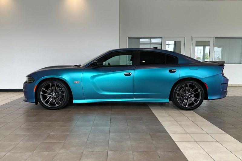 Dodge Charger Vehicle Full-screen Gallery Image 07
