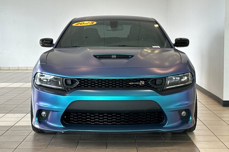 Dodge Charger Vehicle Full-screen Gallery Image 09