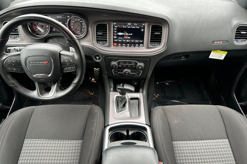 Dodge Charger Vehicle Full-screen Gallery Image 13