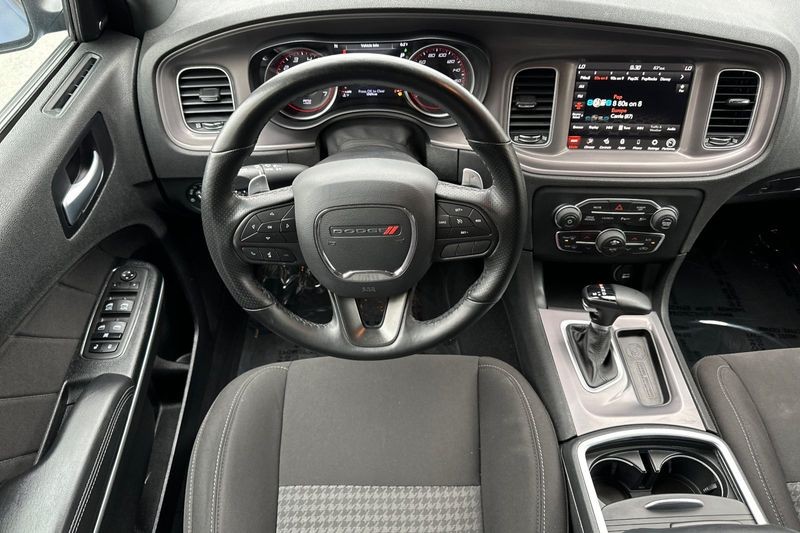 Dodge Charger Vehicle Full-screen Gallery Image 14