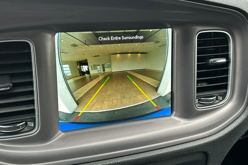Dodge Charger Vehicle Full-screen Gallery Image 18