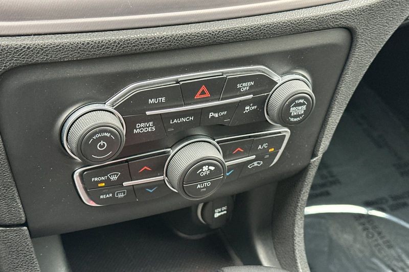 Dodge Charger Vehicle Full-screen Gallery Image 19