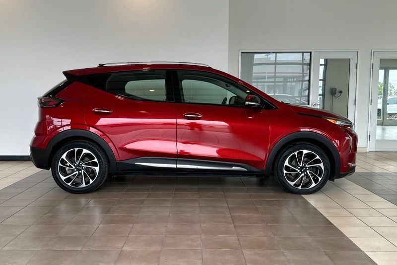 Chevrolet Bolt EUV Vehicle Full-screen Gallery Image 03