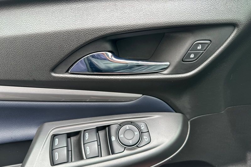 Chevrolet Bolt EUV Vehicle Full-screen Gallery Image 11