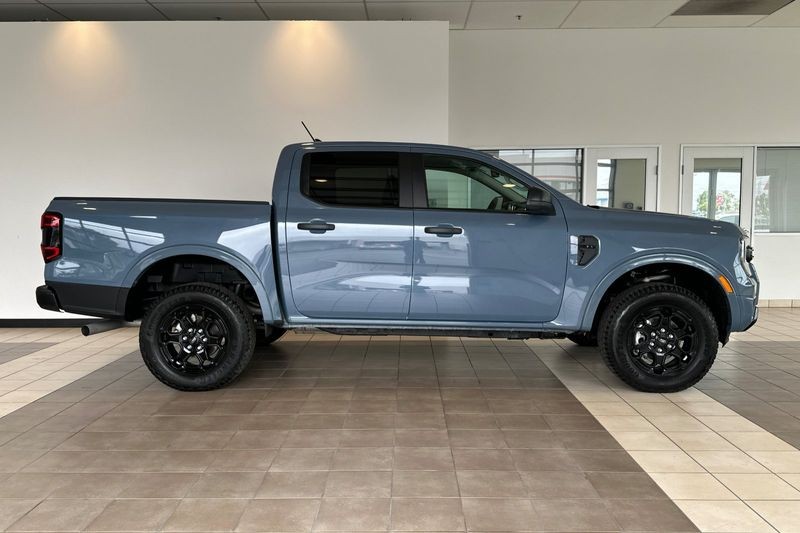 Ford Ranger Vehicle Full-screen Gallery Image 03