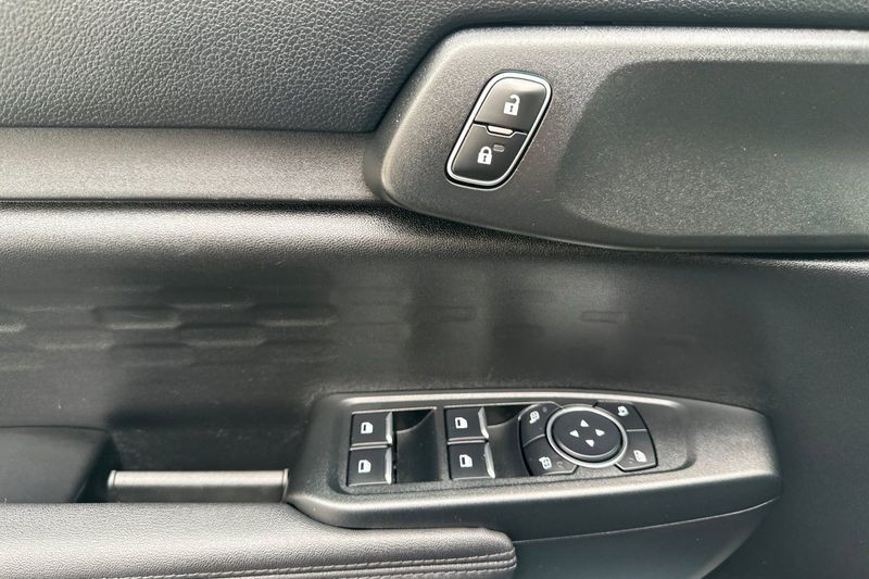 Ford Ranger Vehicle Full-screen Gallery Image 11