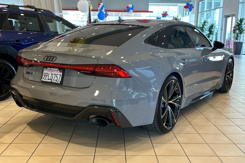 Audi RS 7 Vehicle Full-screen Gallery Image 04