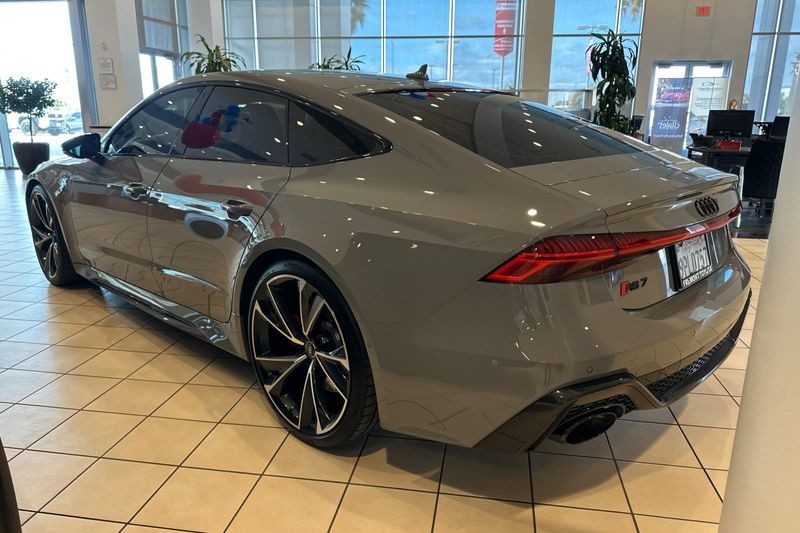 Audi RS 7 Vehicle Full-screen Gallery Image 06