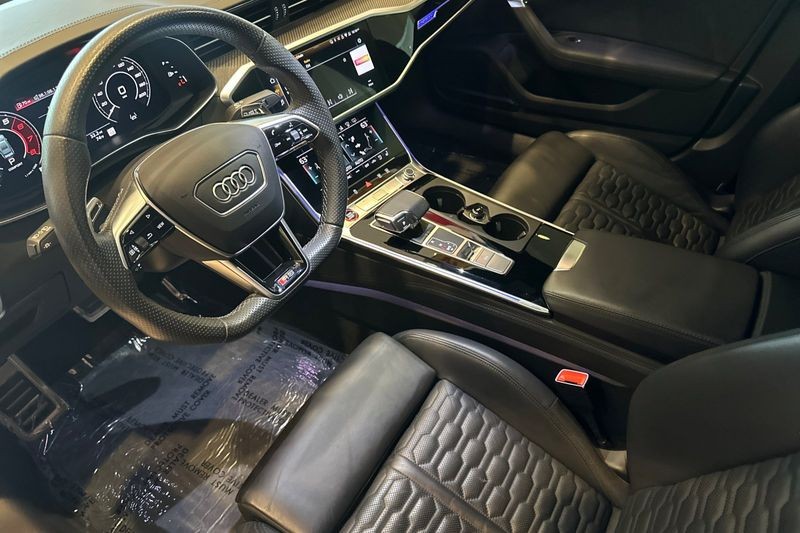 Audi RS 7 Vehicle Full-screen Gallery Image 10