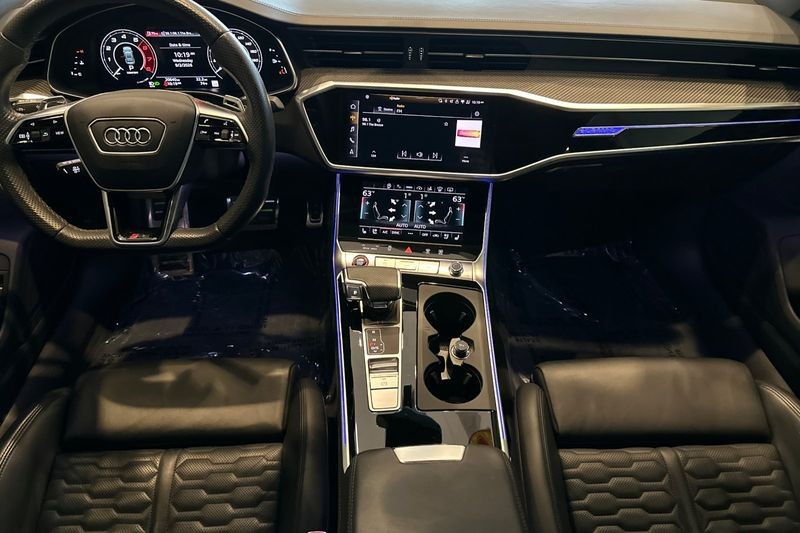 Audi RS 7 Vehicle Full-screen Gallery Image 13