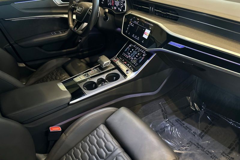 Audi RS 7 Vehicle Full-screen Gallery Image 15