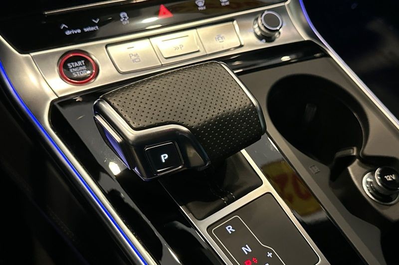 Audi RS 7 Vehicle Full-screen Gallery Image 19